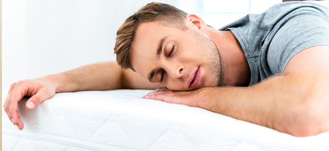 Dormir sur le ventre : est-ce une bonne idée ?